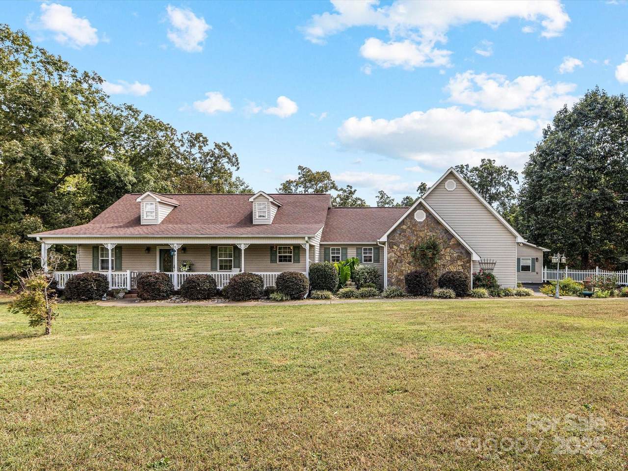 120 Ruths Boulevard - Photo 1