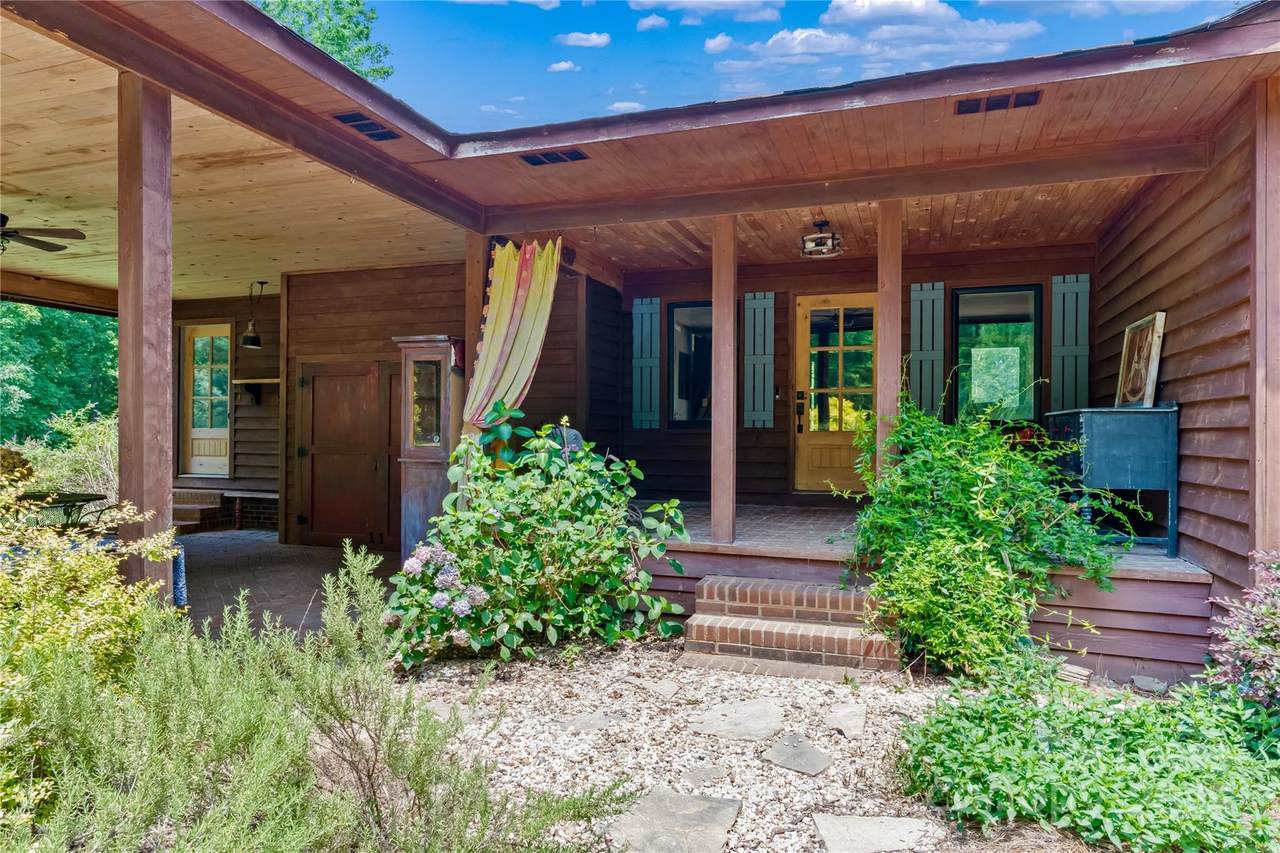 724 Teeter Road - Photo 1