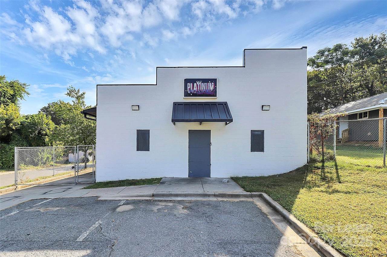 2820 L D Parker Drive - Photo 1