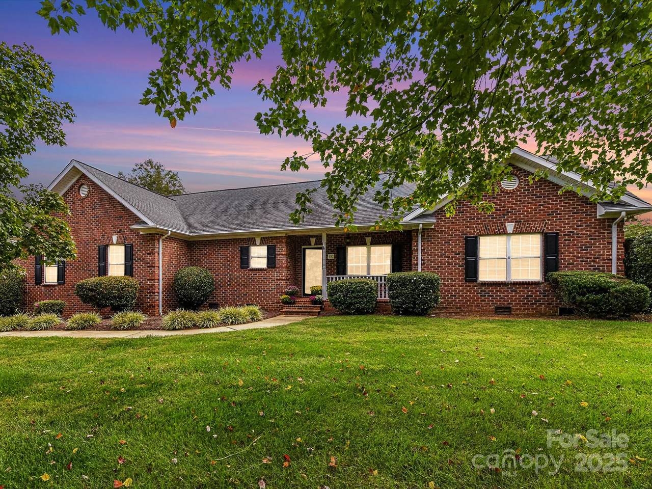 192 Baymount Drive - Photo 1