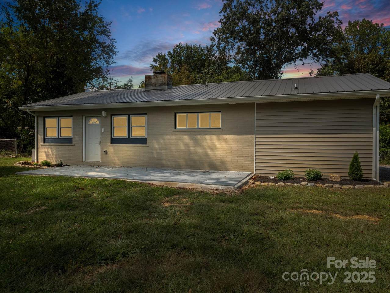 67 Robinson Avenue - Photo 1