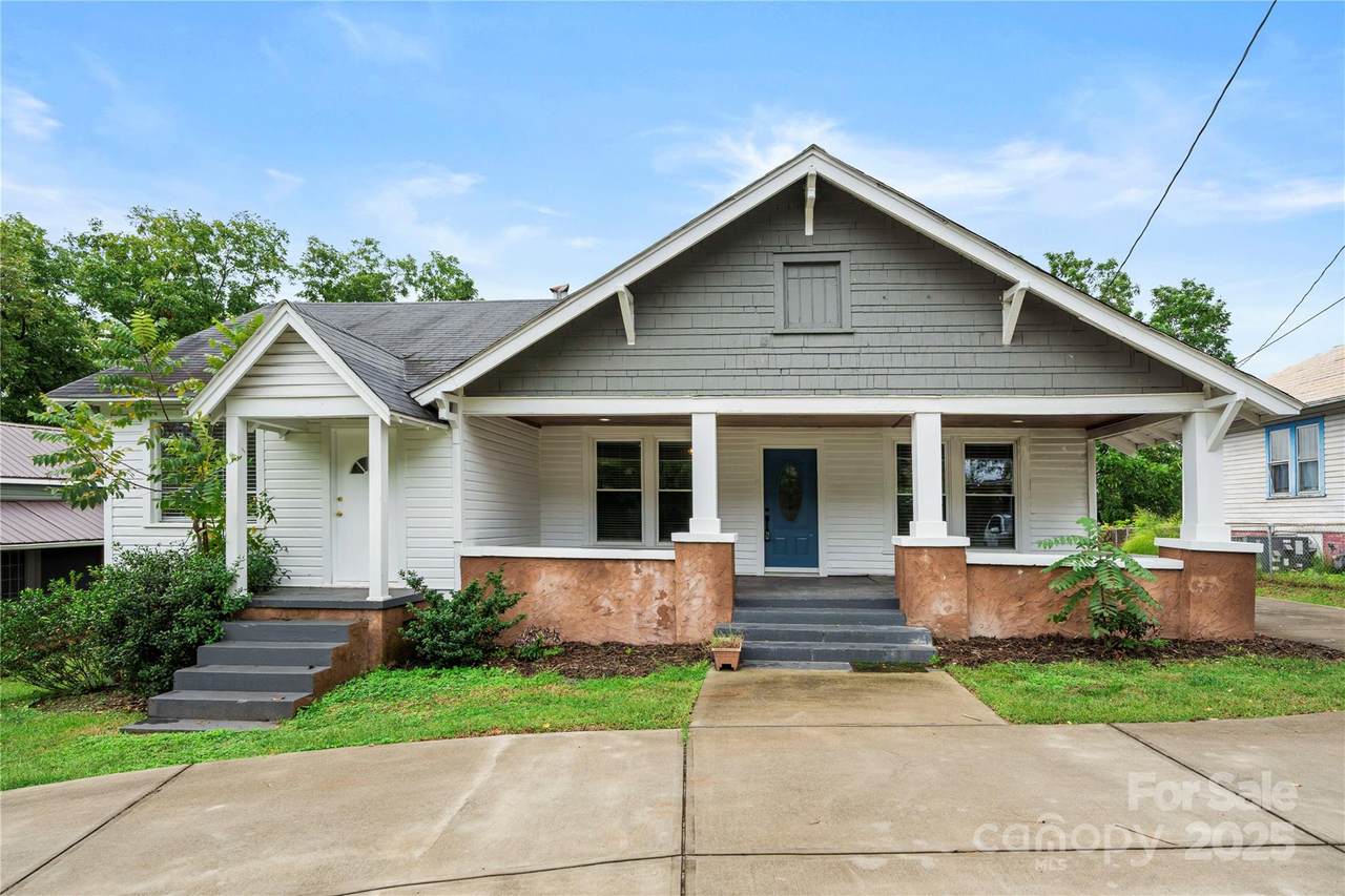 215 D Street - Photo 1