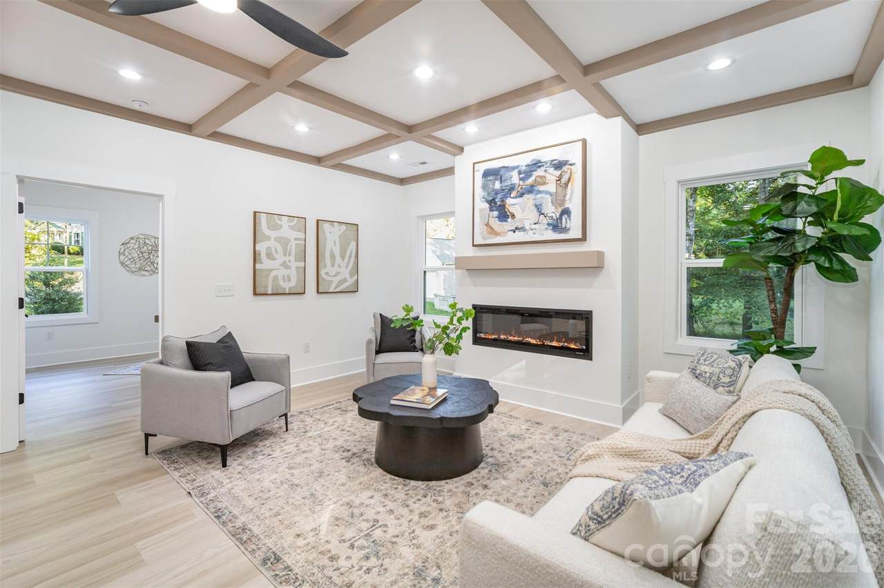 10405 Briarhurst Place - Photo 1