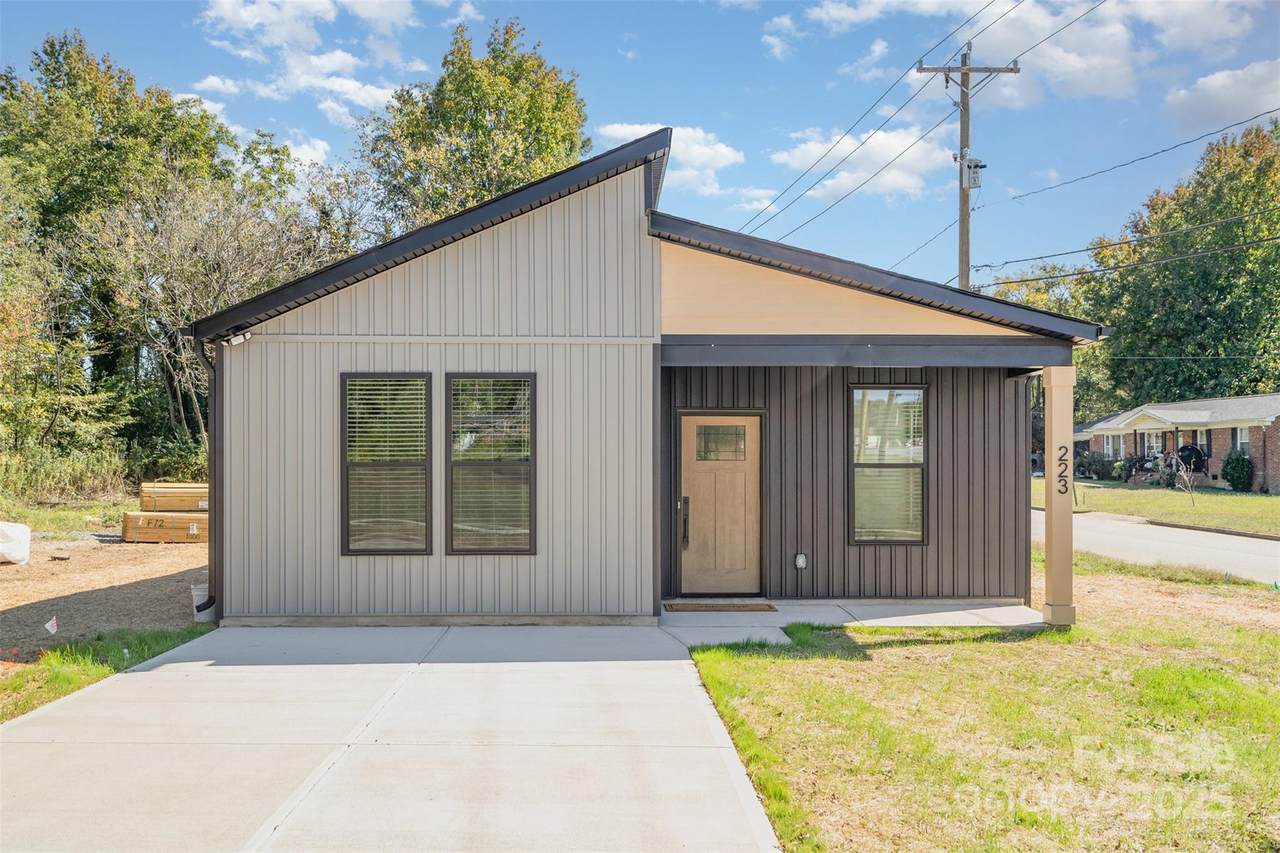 223 Robin Circle - Photo 1