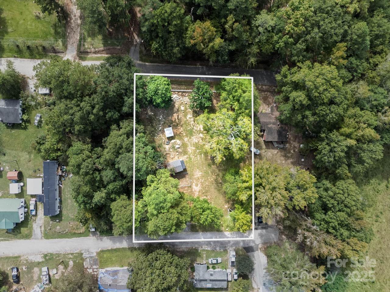 2218 Peachtree Avenue - Photo 1