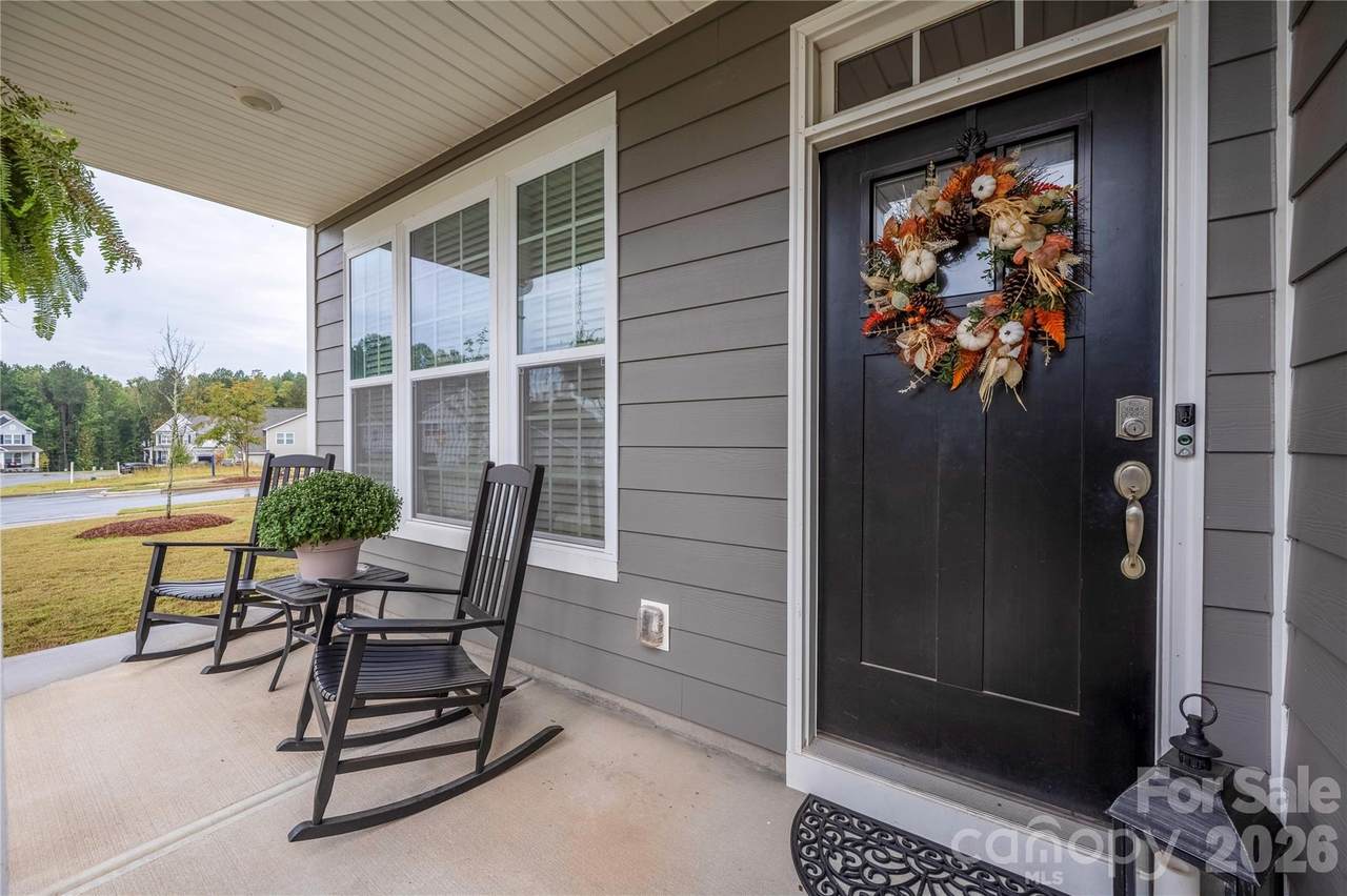 121 Rhuidean Court - Photo 1