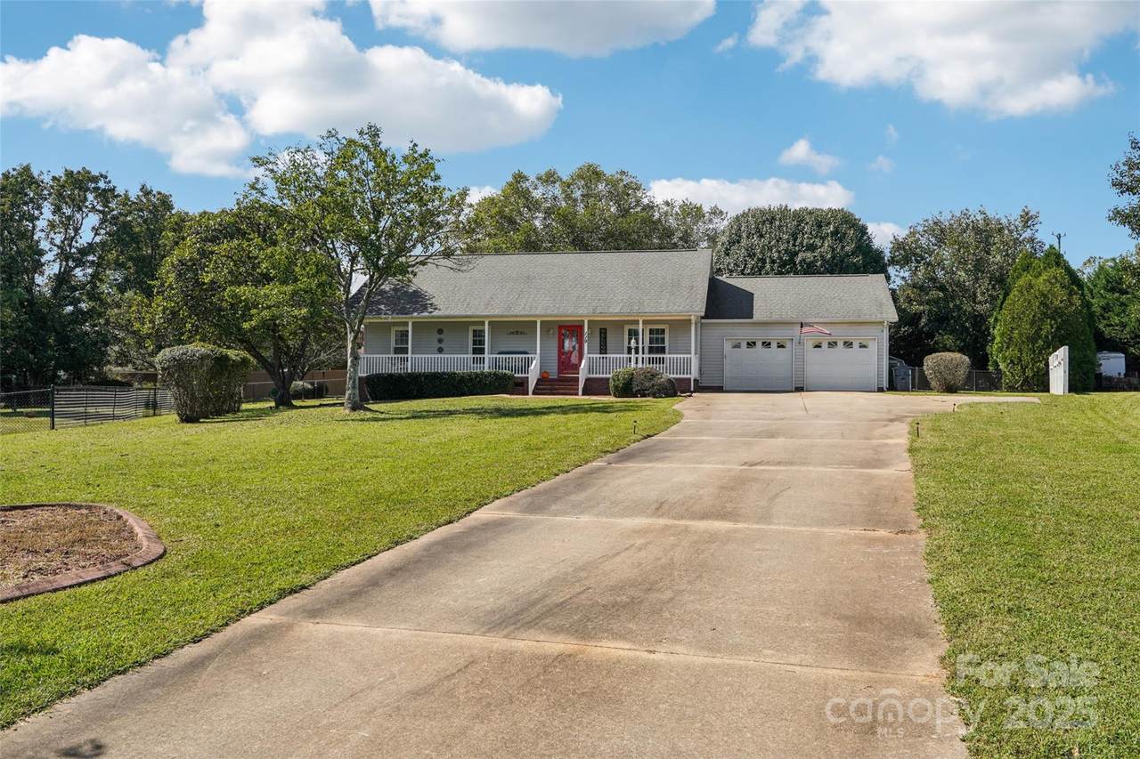 119 Watts Court - Photo 1