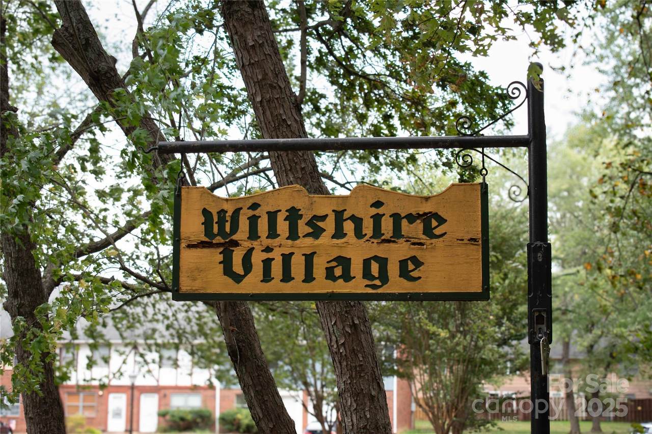 1300 Larchmont Place - Photo 1