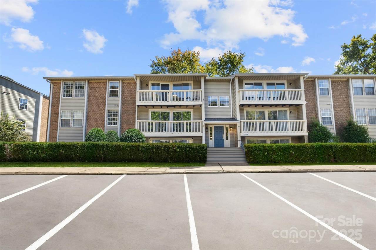 1634 Arlyn Circle - Photo 1