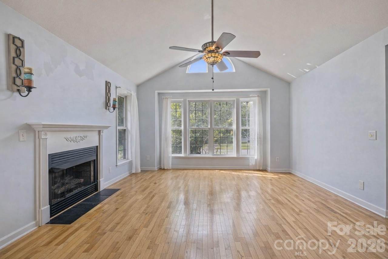 372 Kingfisher Lane - Photo 1