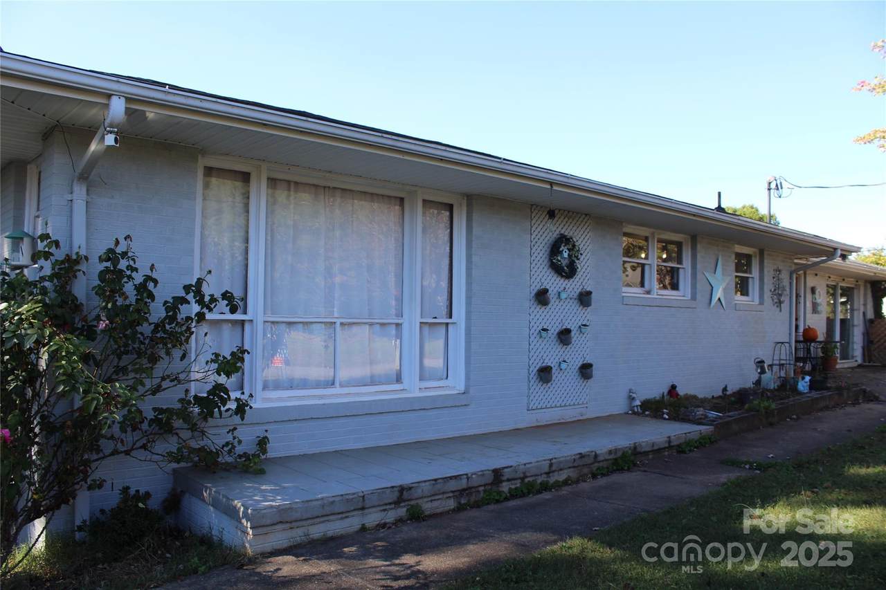 107 Matthews Street - Photo 1