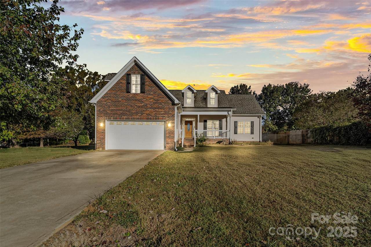 104 Ole Farm Place - Photo 1