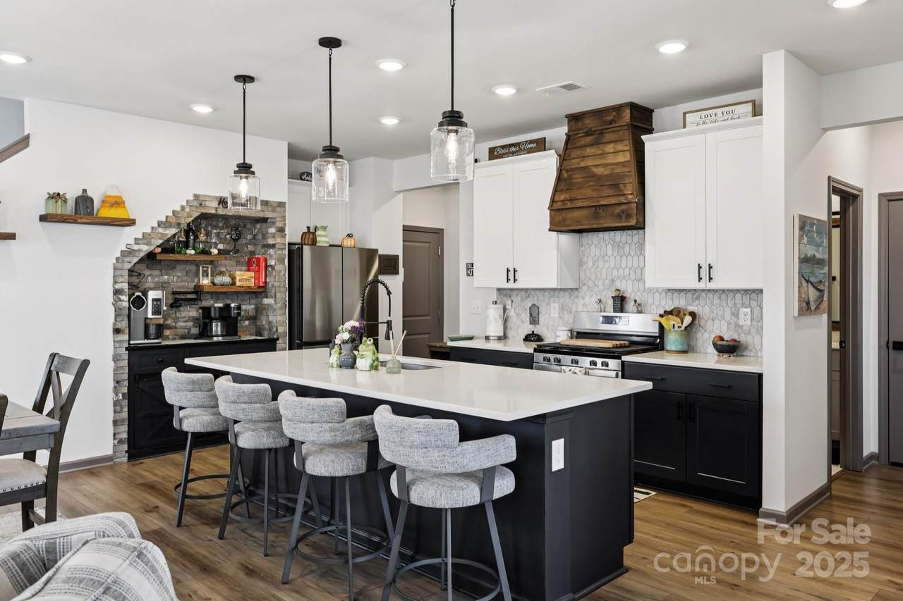 208 Canoga Avenue - Photo 1