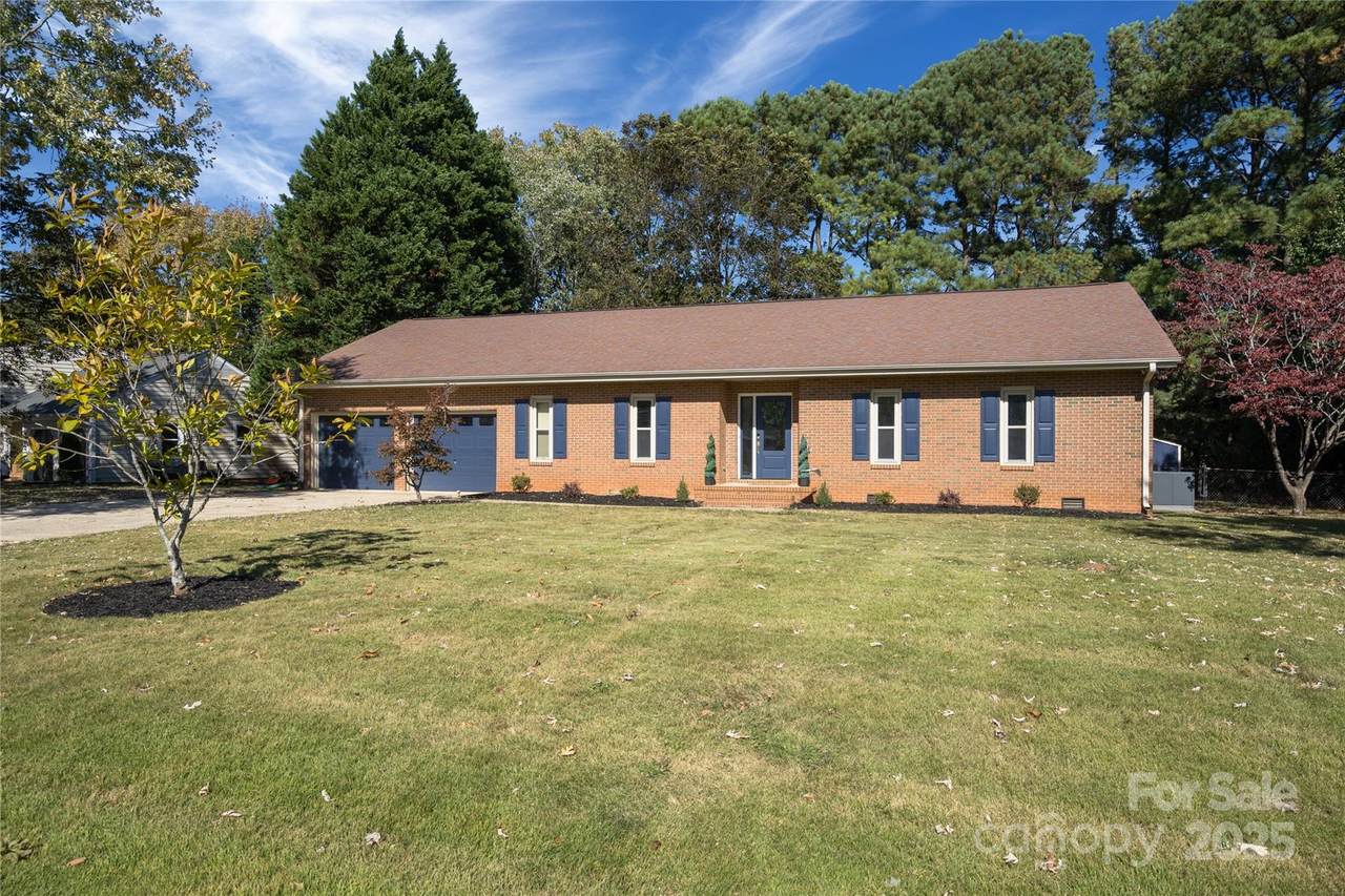 1004 Sandy Court - Photo 1