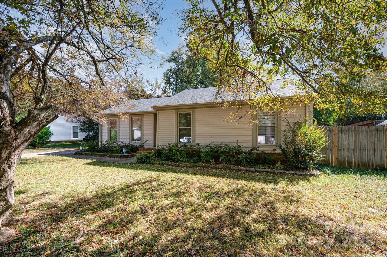 7528 Lancashire Drive - Photo 1