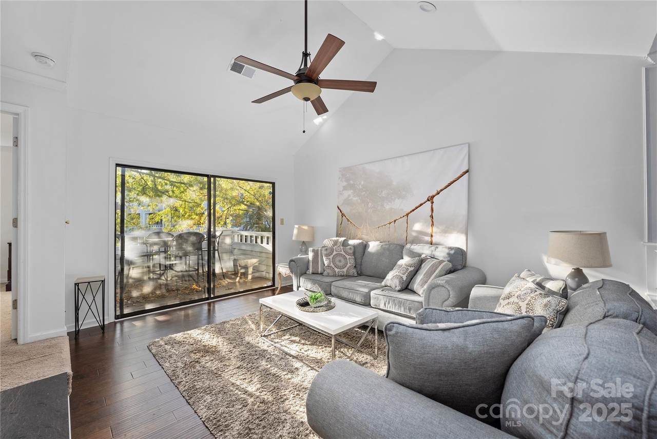 2715 Selwyn Avenue - Photo 1