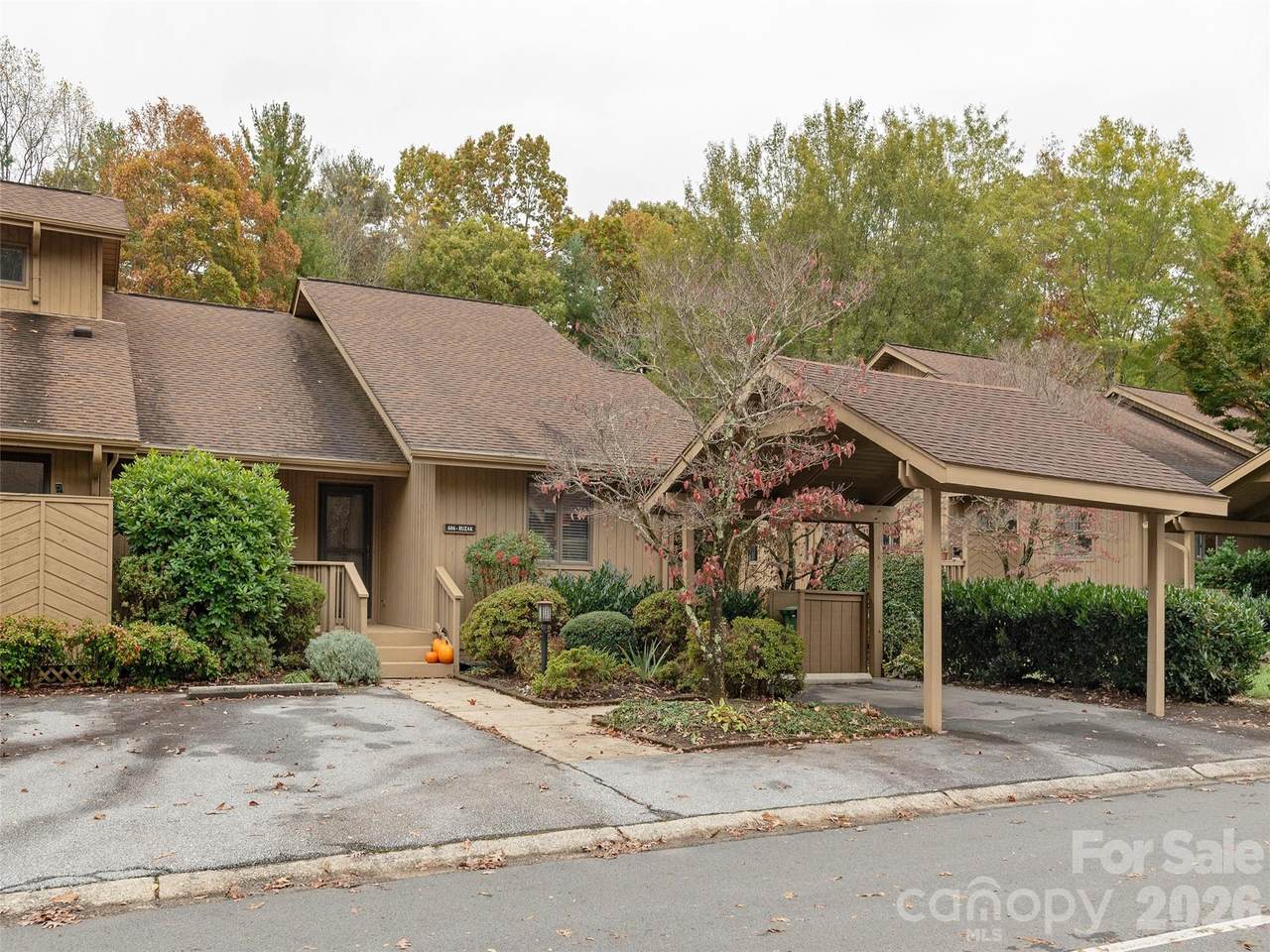 606 Red Oak Drive - Photo 1