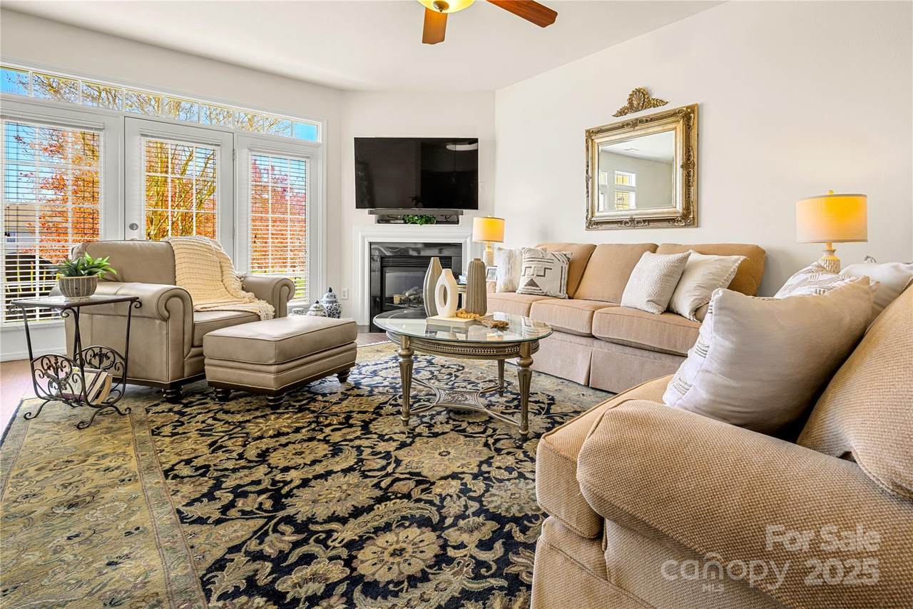 2443 Redmayne Lane - Photo 1