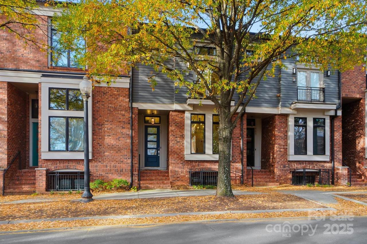 468 33rd Street - Photo 1