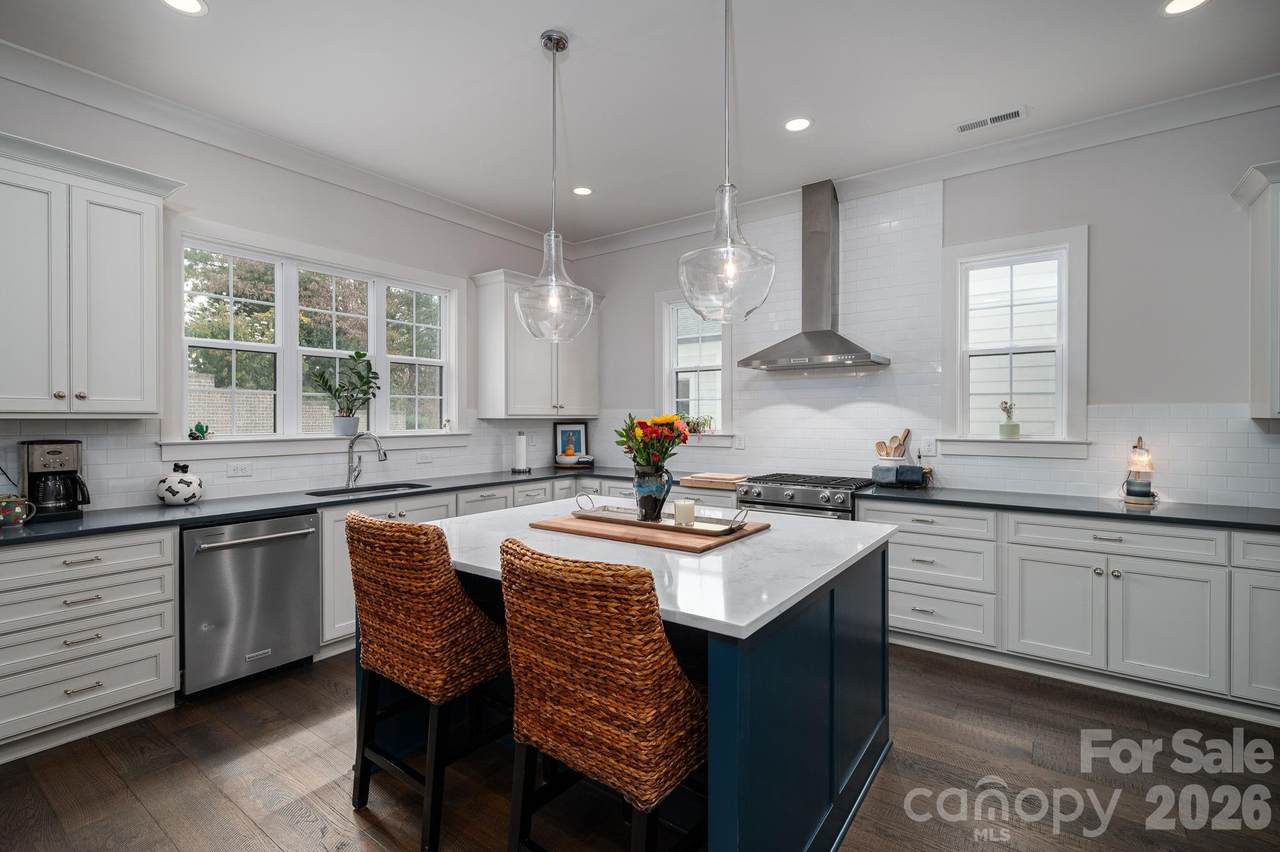 10 Oak Street - Photo 1