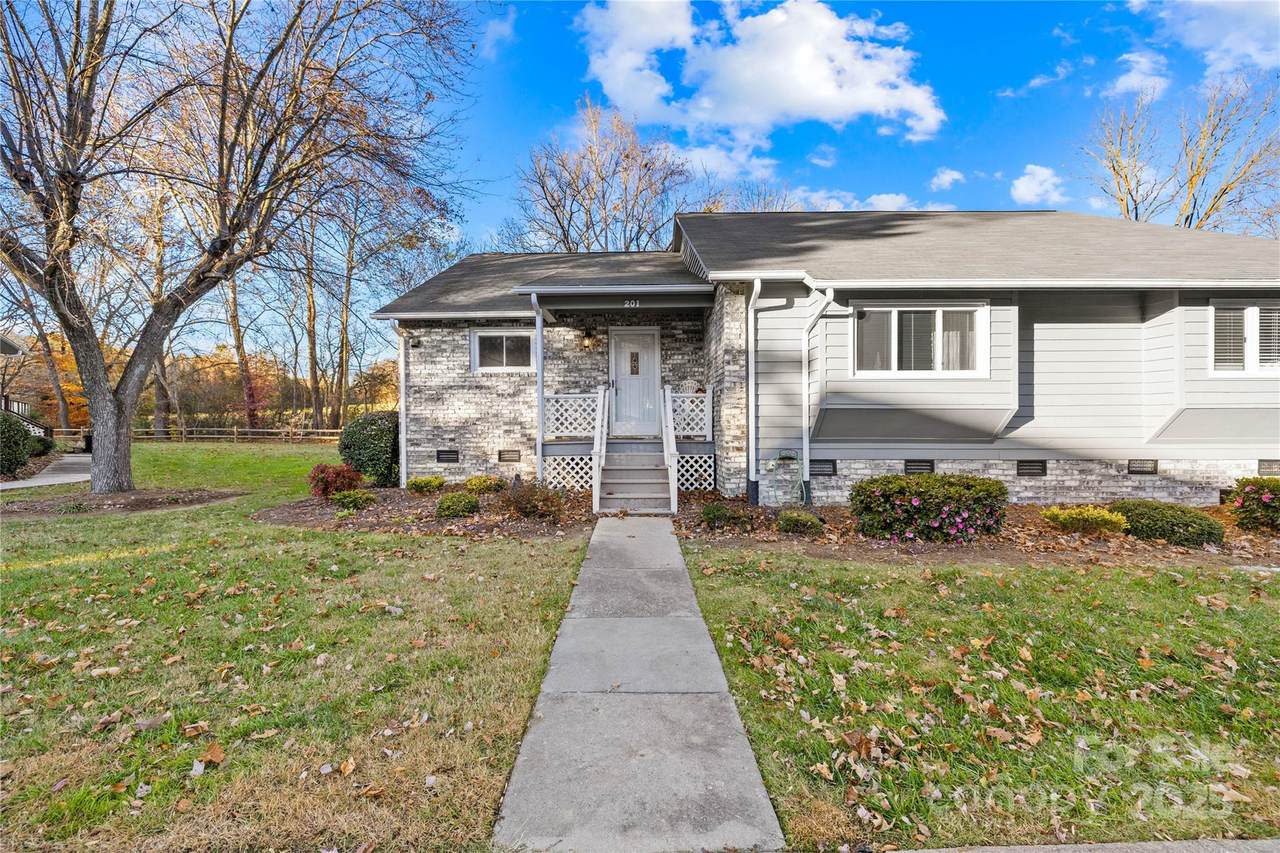 201 Wellington Hills Circle - Photo 1