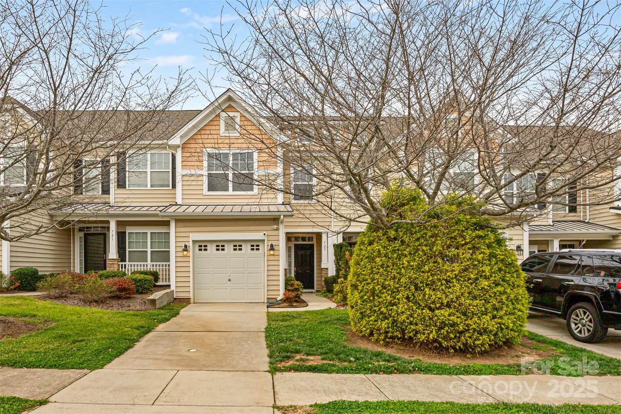 723 Winding Way - Photo 1