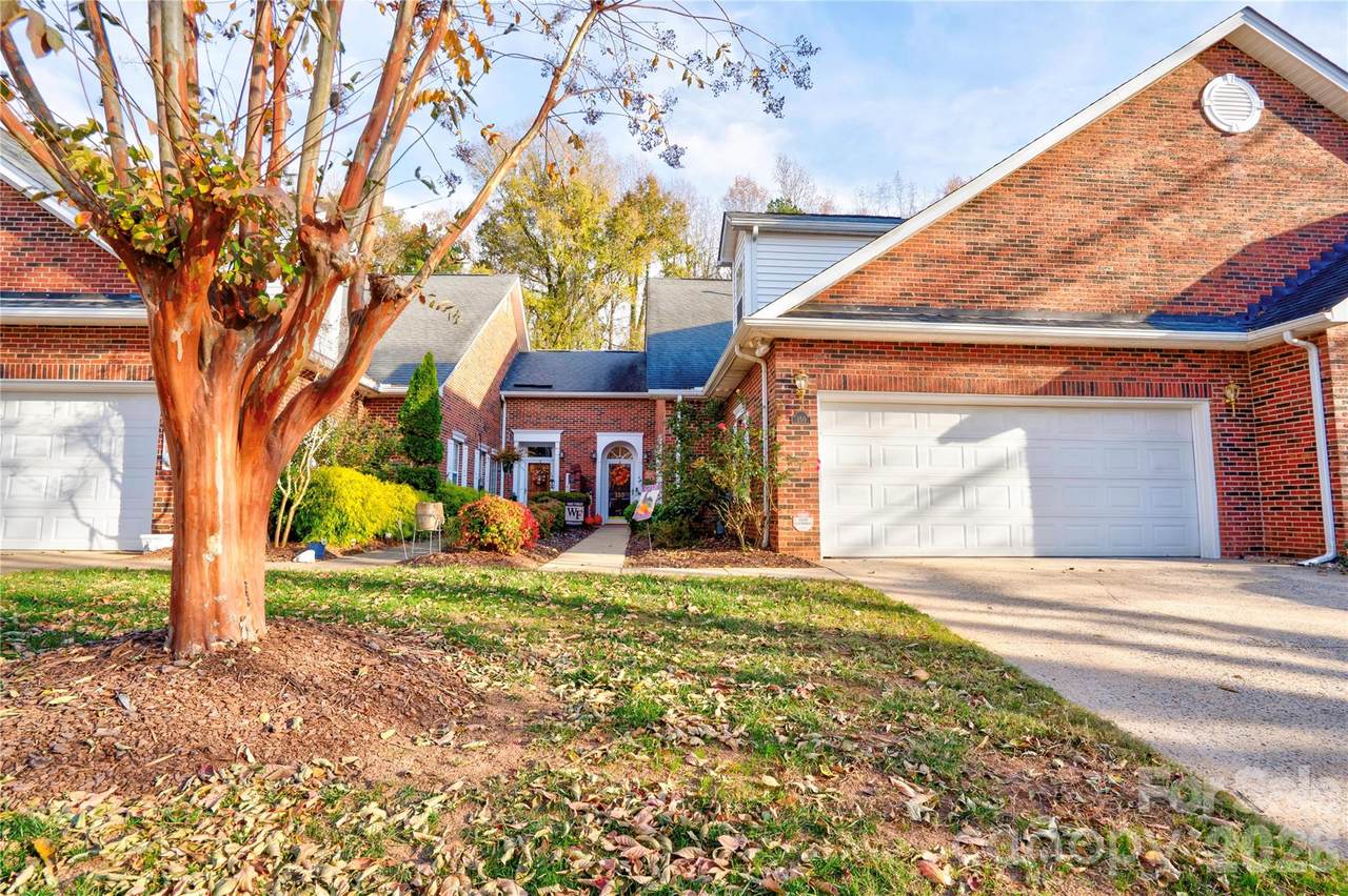 150 Columns Circle - Photo 1