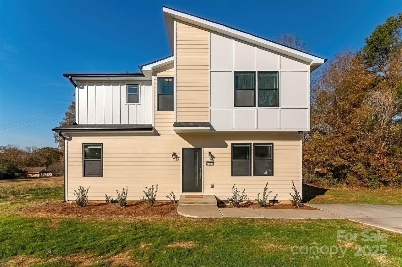 3024 Poplar Circle - Photo 1