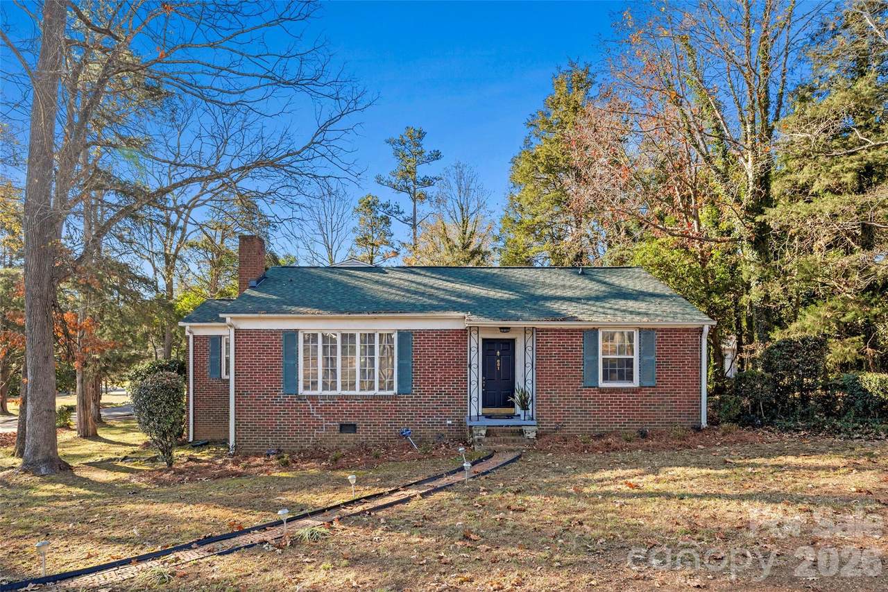601 Country Club Drive - Photo 1