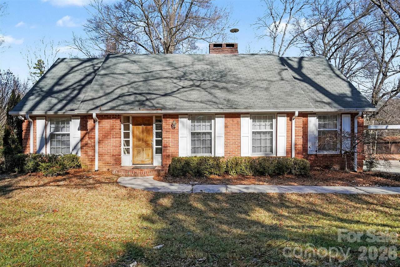 1215 Robinhood Circle - Photo 1