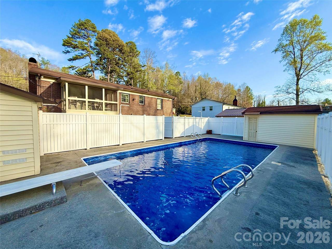 902 Meadowood Drive - Photo 1