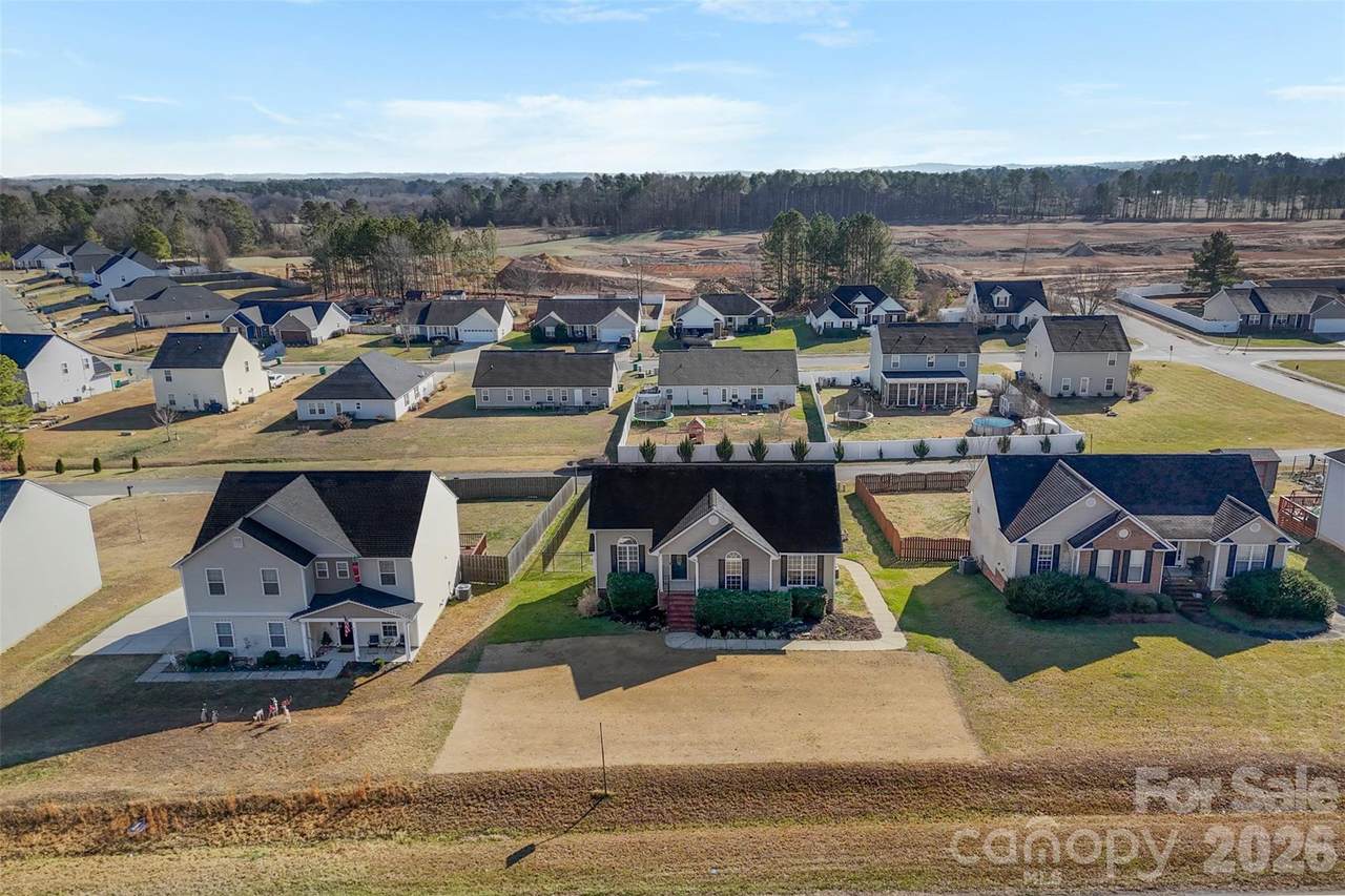 417 Oakleigh Lane - Photo 1