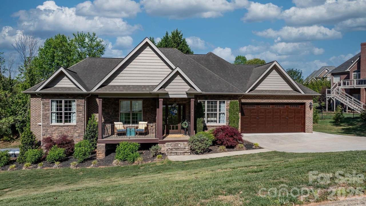 402 Golfview Court - Photo 1