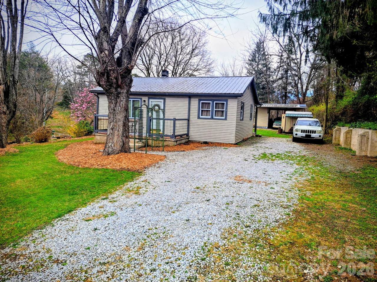 8 Linda Vista Drive - Photo 1