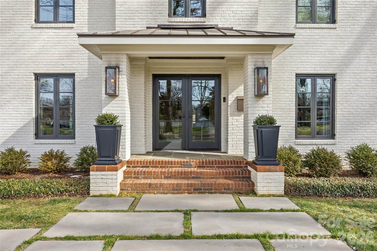 1935 Queens Road - Photo 1