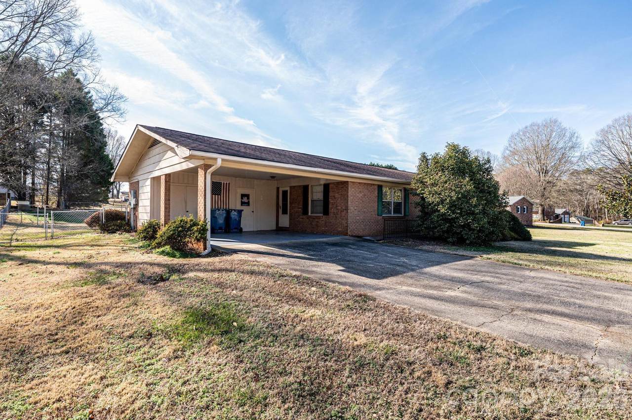 2347 Plainfield Drive - Photo 1