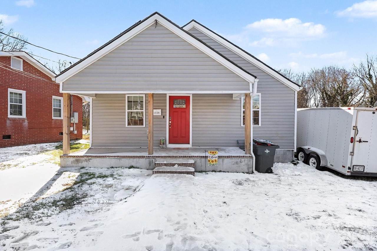 1329 Bank Street - Photo 1