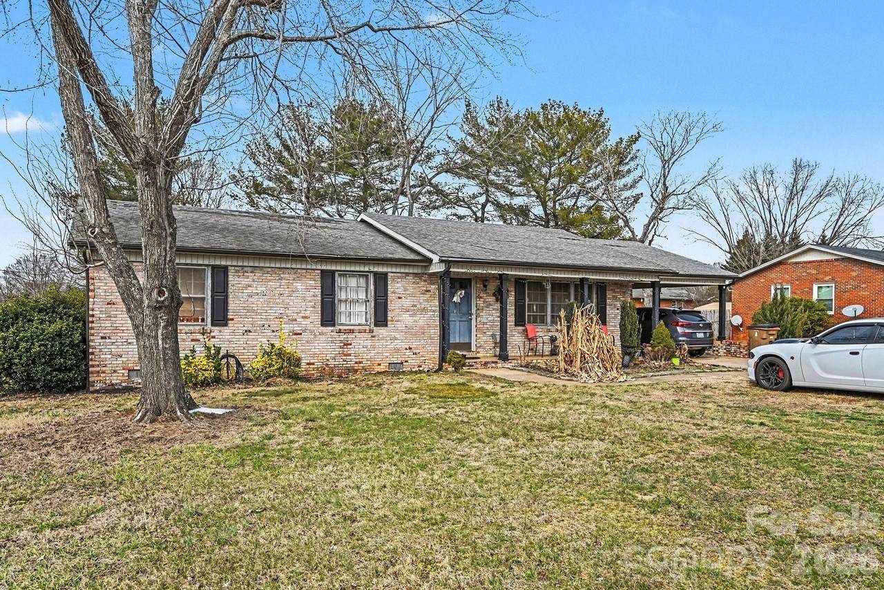 814 Charles Road - Photo 1