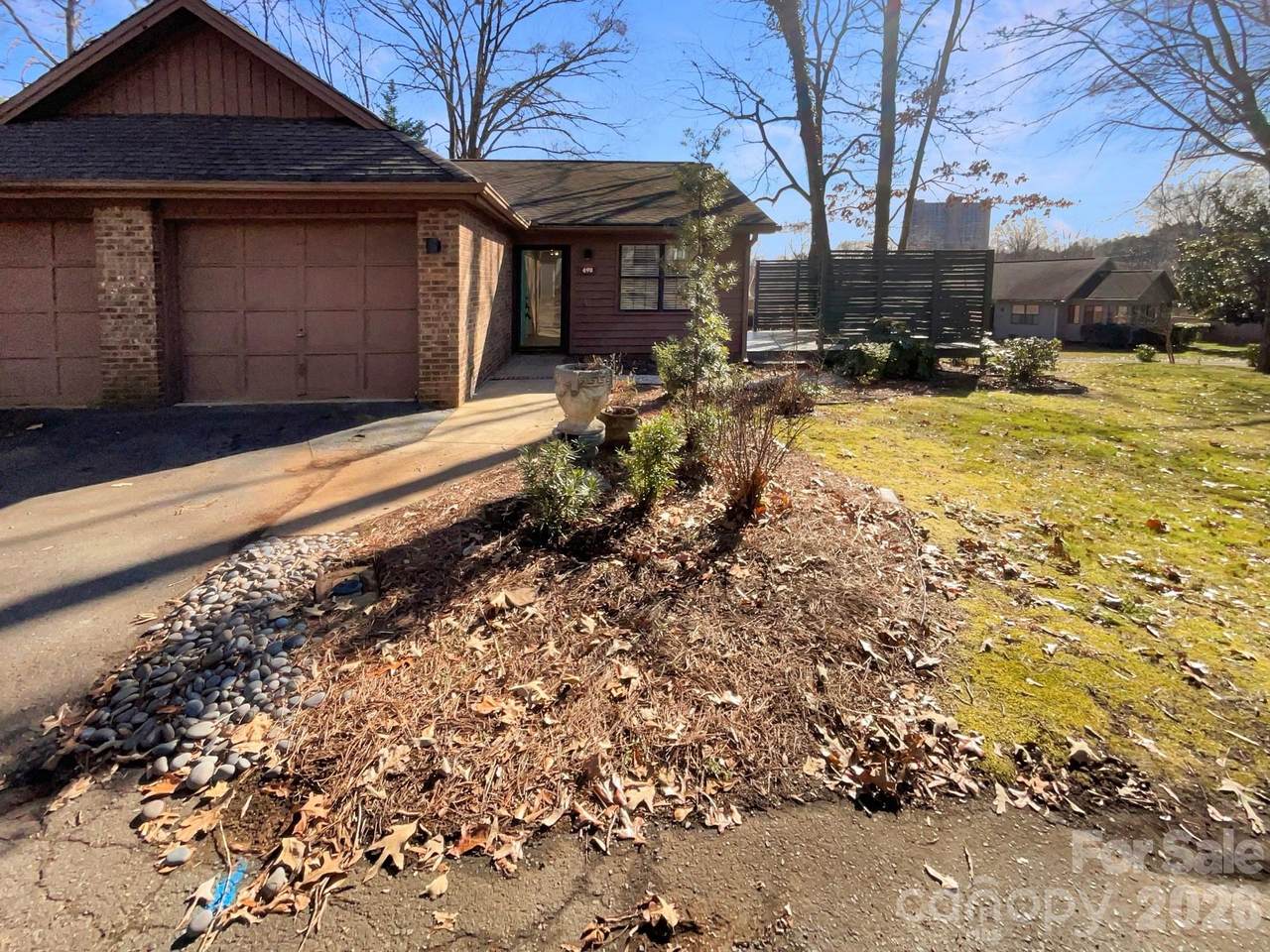 498 Glory Court - Photo 1