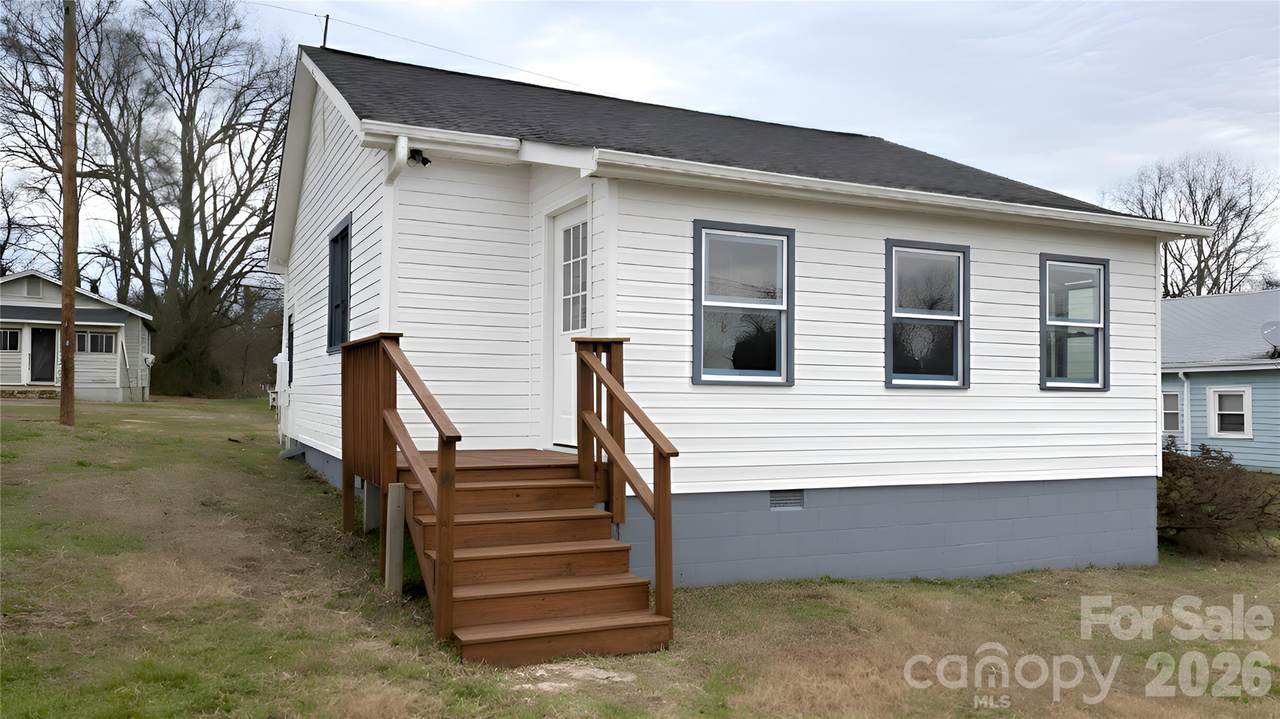 105 E Hartford Avenue - Photo 1