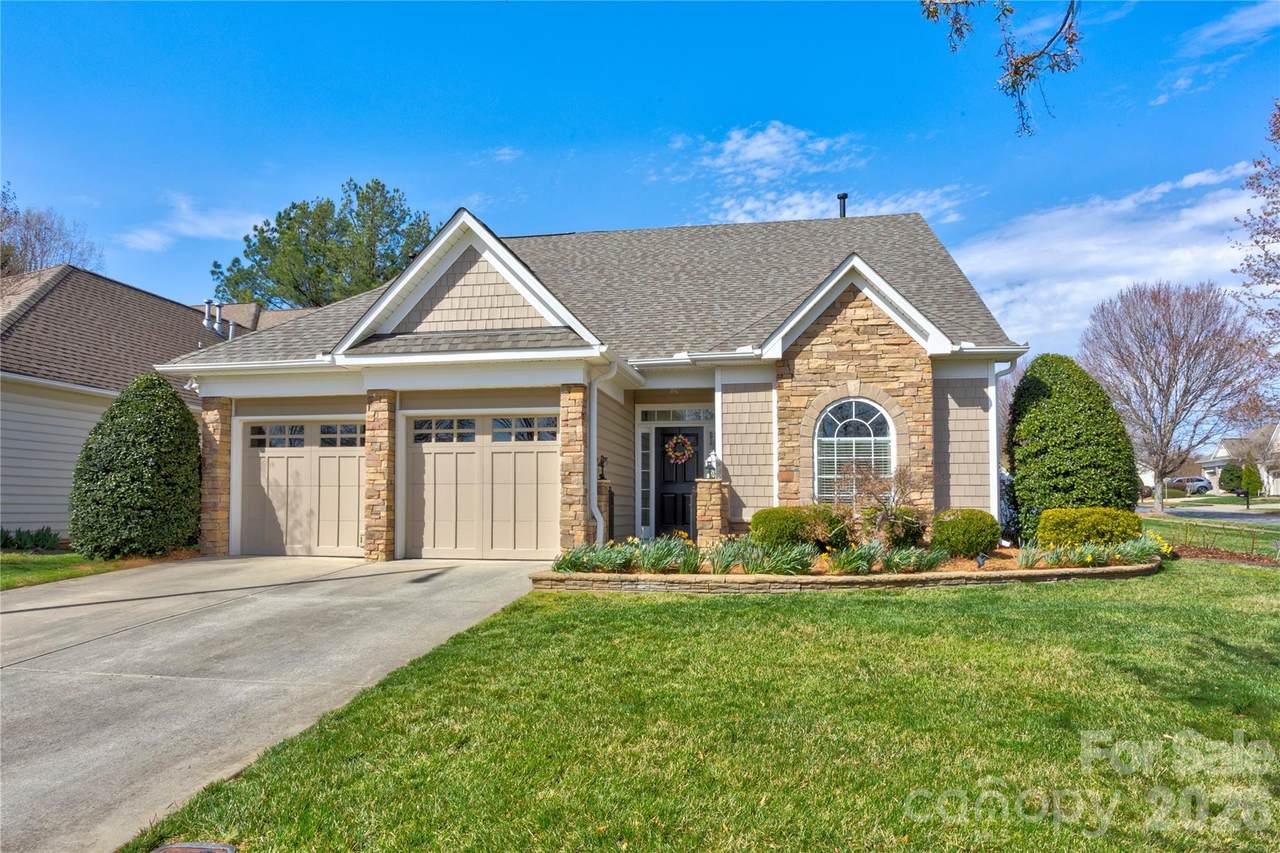2663 Danbury Circle - Photo 1