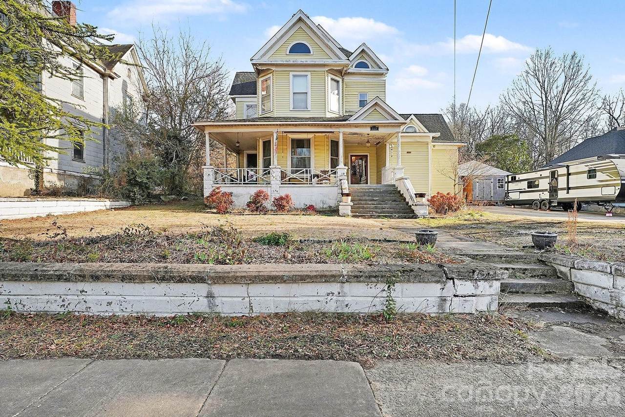 115 Salisbury Avenue - Photo 1