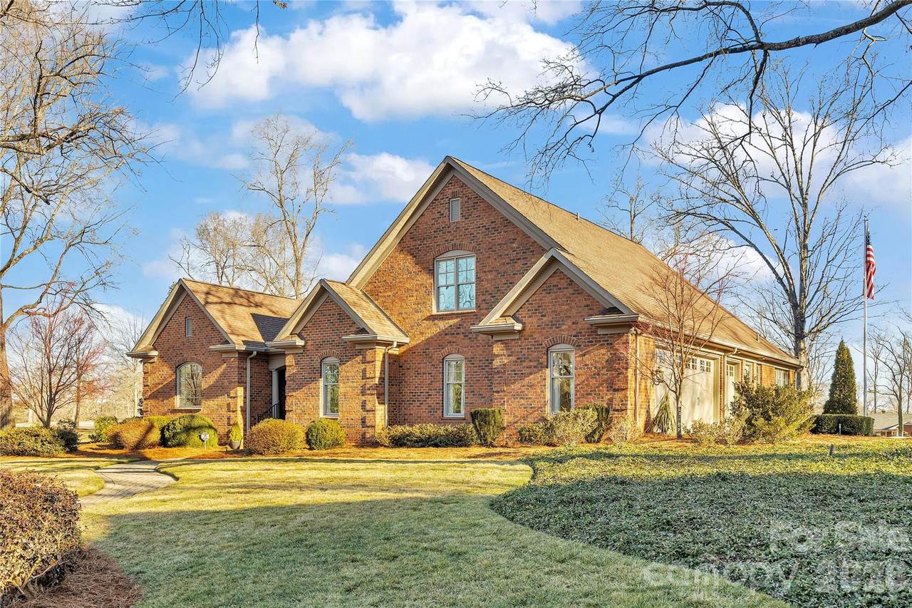 8 North Road Circle - Photo 1