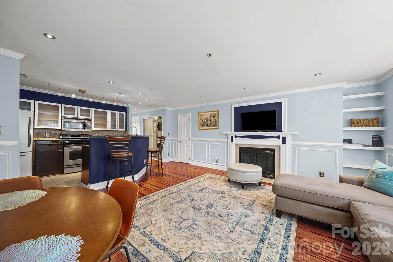 517 Graham Street - Photo 1