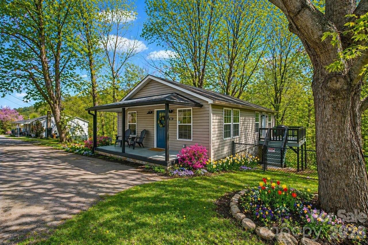 250 Seagle Street - Photo 1