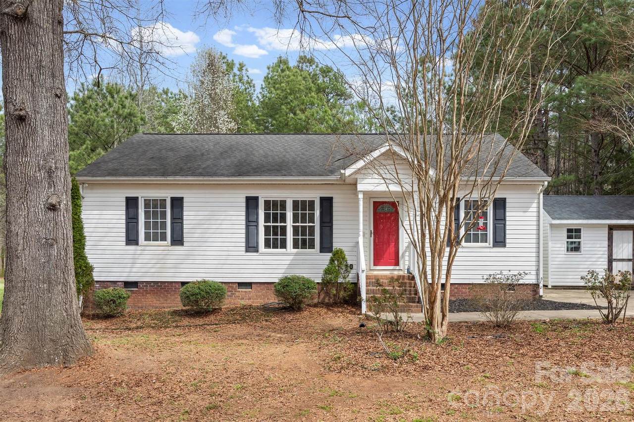 219 Nottingham Drive - Photo 1