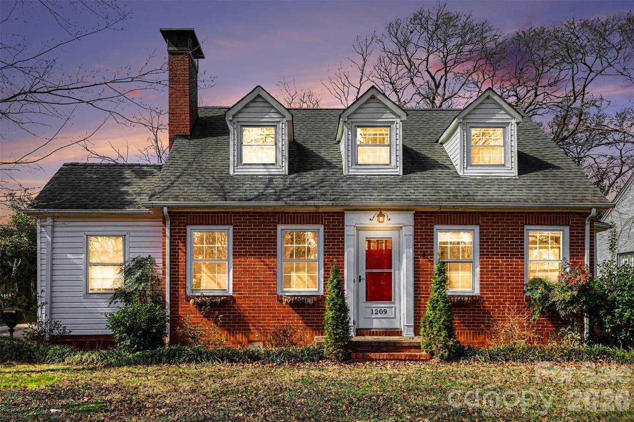 1209 Oakwood Avenue - Photo 1