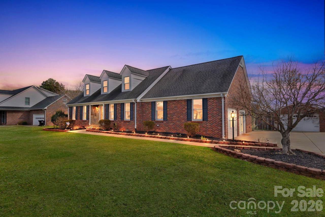310 Palmer Circle - Photo 1