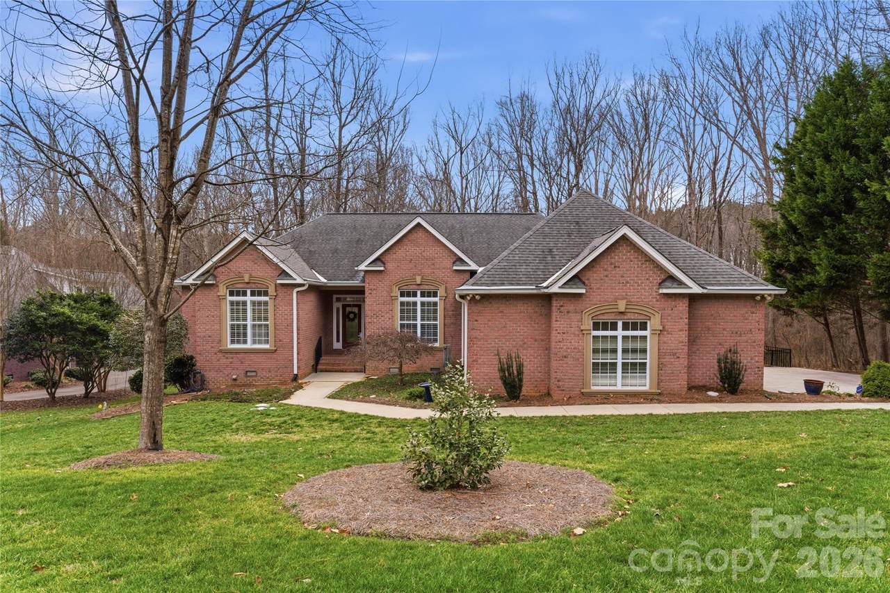 402 Glenview Drive - Photo 1