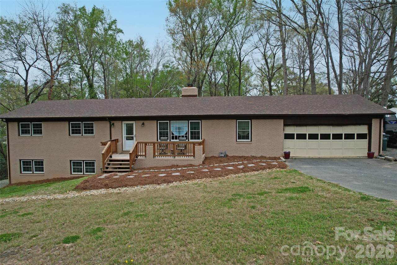 604 Sunnybrook Drive - Photo 1